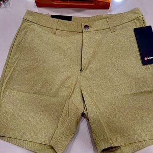 Lululemon Commission Short Classic 32” x 7”. Woven Air Stretch Fabric